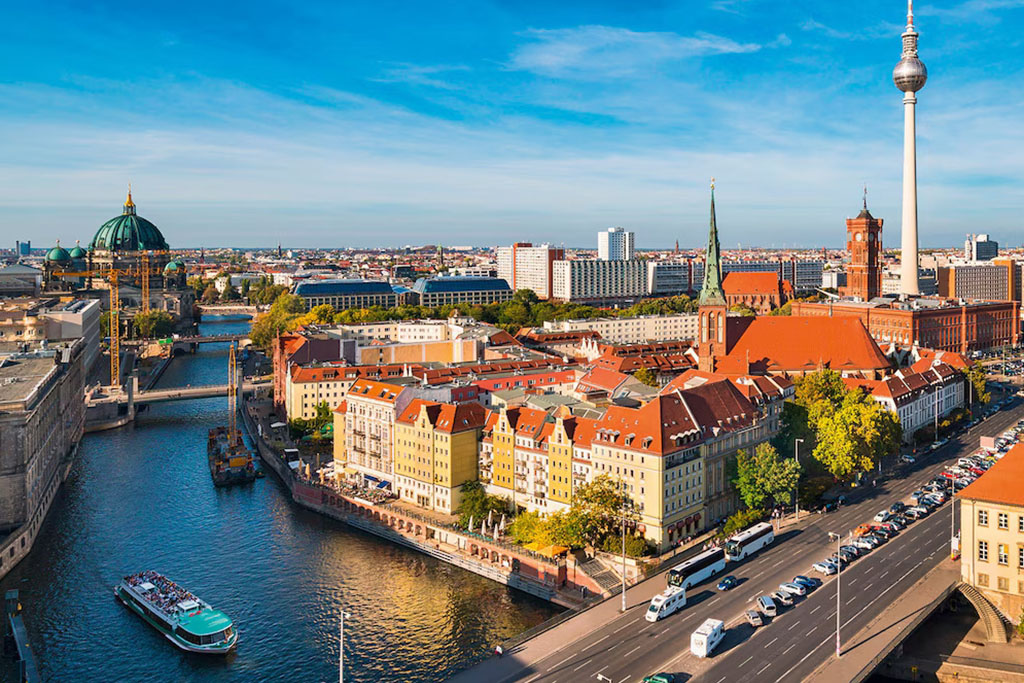 Discover Berlin: The Best Travel Guide for 2025